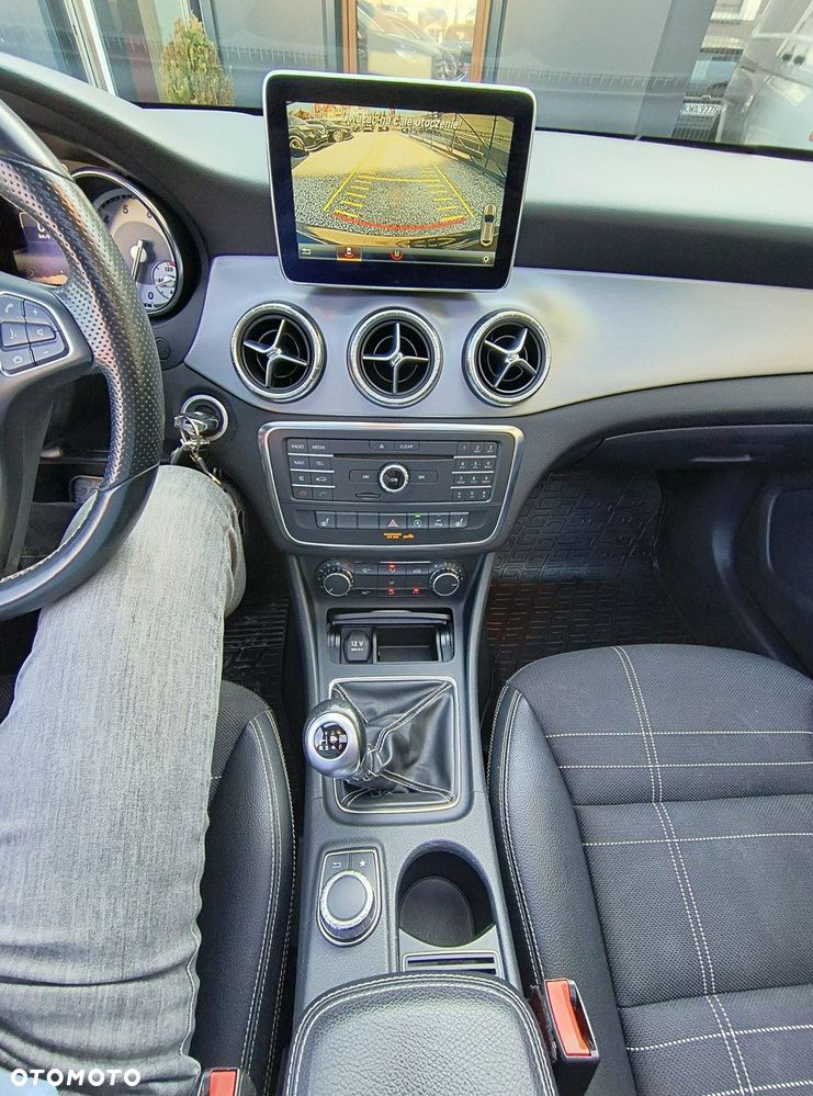 Mercedes-Benz CLA 180 Peak Edition - 25