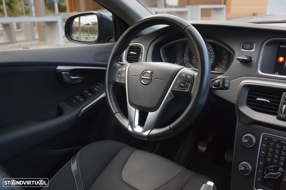 Volvo V40 2.0 D3 Momentum - 33