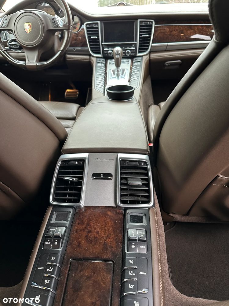 Porsche Panamera GTS PDK - 23