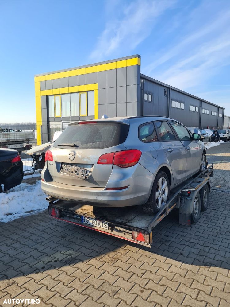 Dezmembram Opel Astra J 2.0 diesel din 2012 - 4