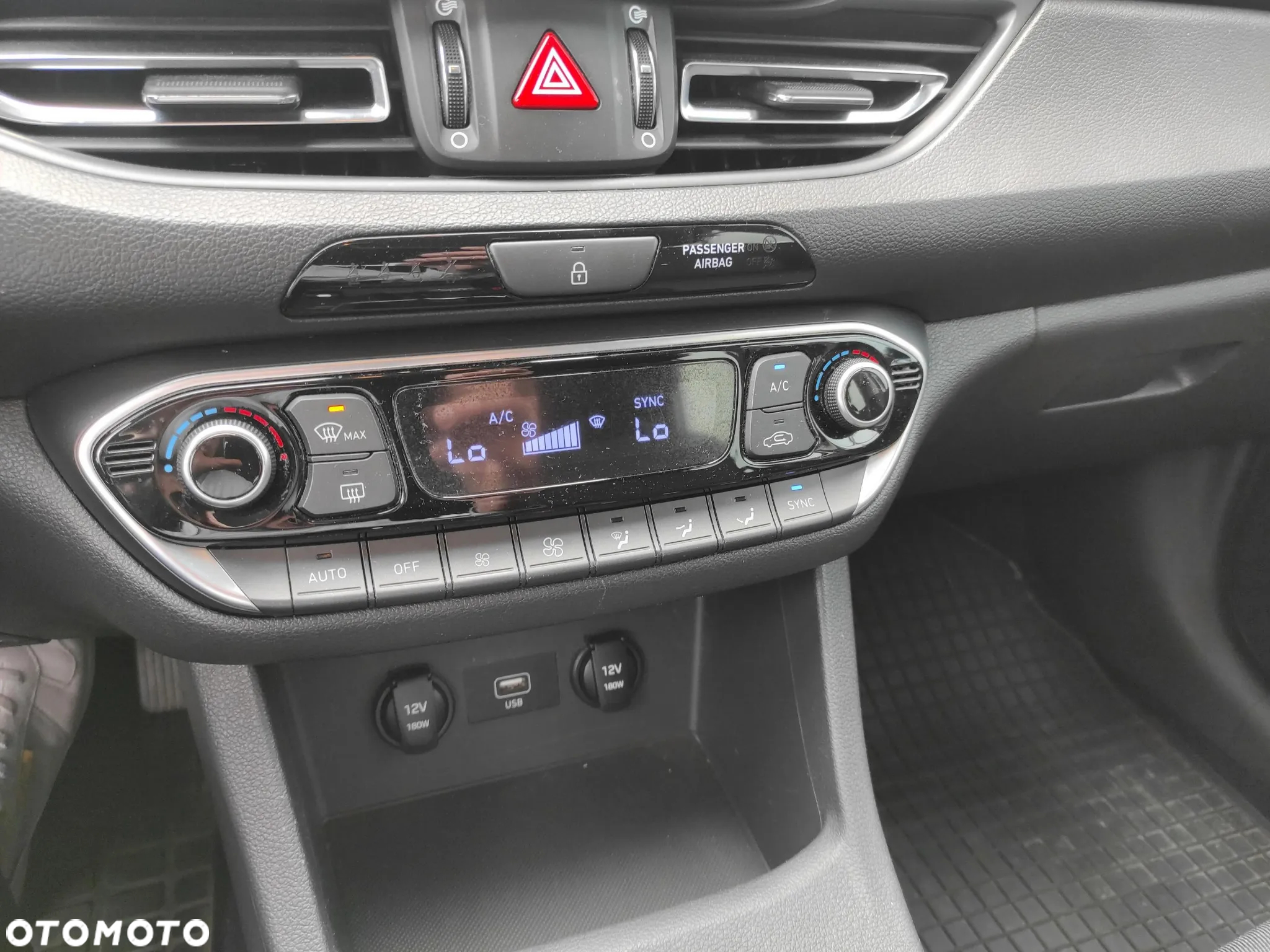 Hyundai i30 1.6 D Comfort - 23