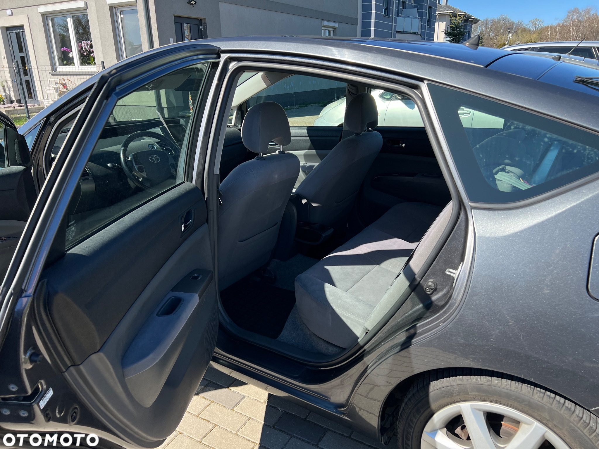 Toyota Prius (Hybrid) Executive - 8