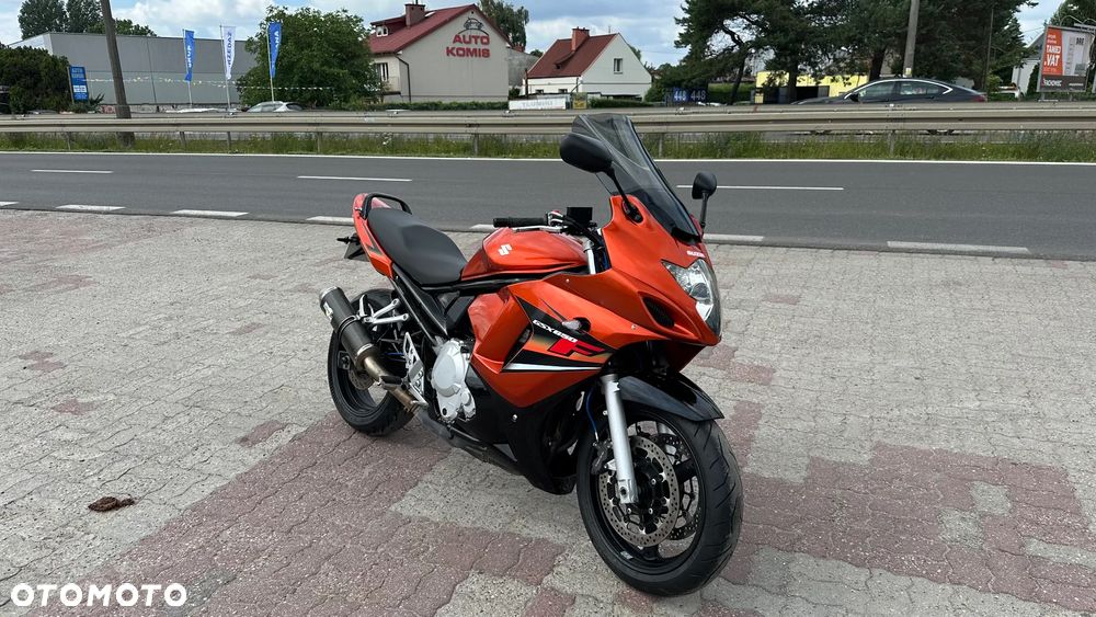 Suzuki GSX - 8