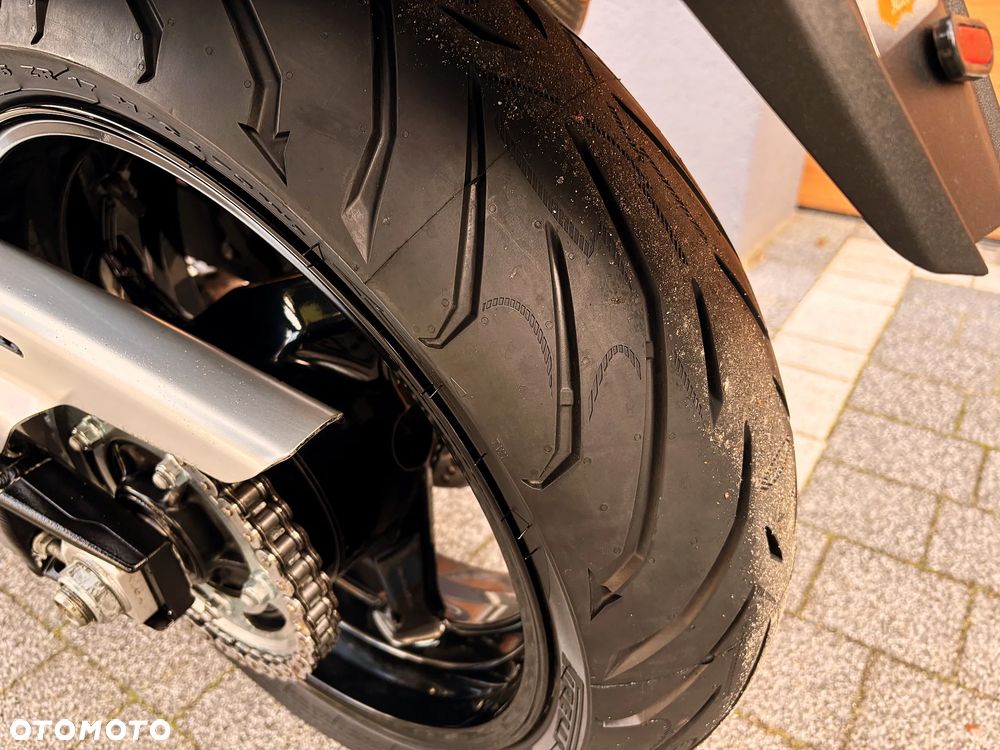 Suzuki GSX - 12