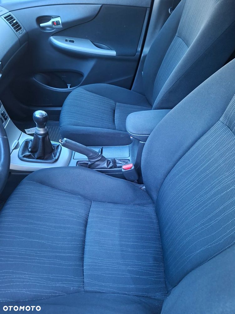 Toyota Corolla 1.6 VVT-i Luna - 6