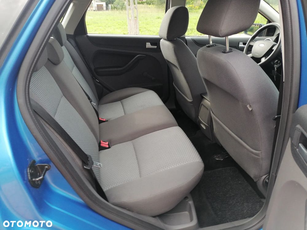 Ford Focus 1.8 Style - 11