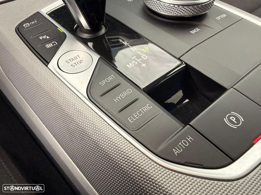 BMW 330 e Touring Corporate Edition Auto - 37