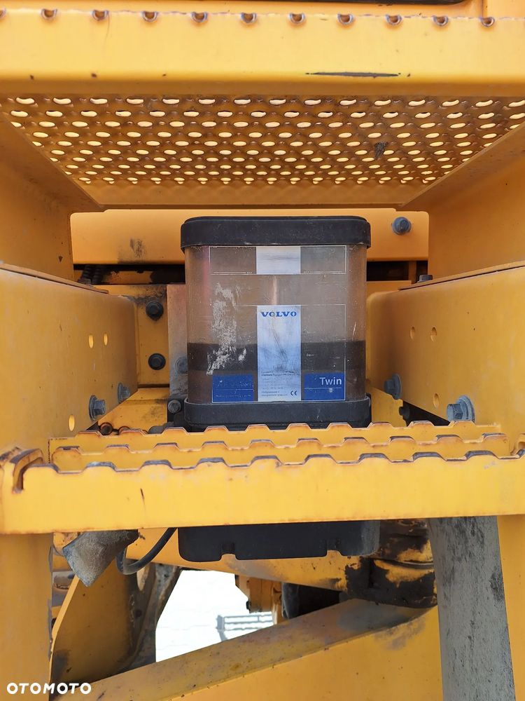 Volvo L180E - 19