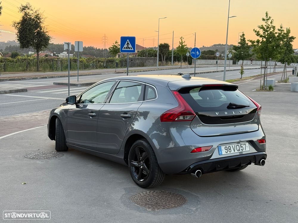 Volvo V40 D2 R Design — fotografia 25