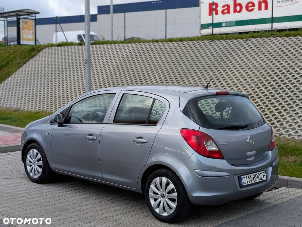 Opel Corsa 1.4 16V Cosmo - 8