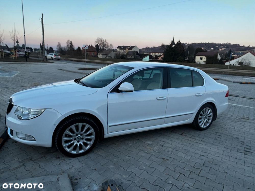 Skoda Superb 2.0 TDI Comfort DSG - 13