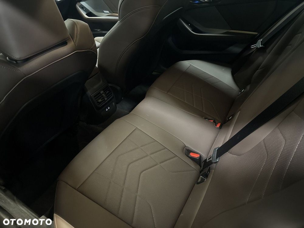 BMW Seria 1 120 mHEV - 14