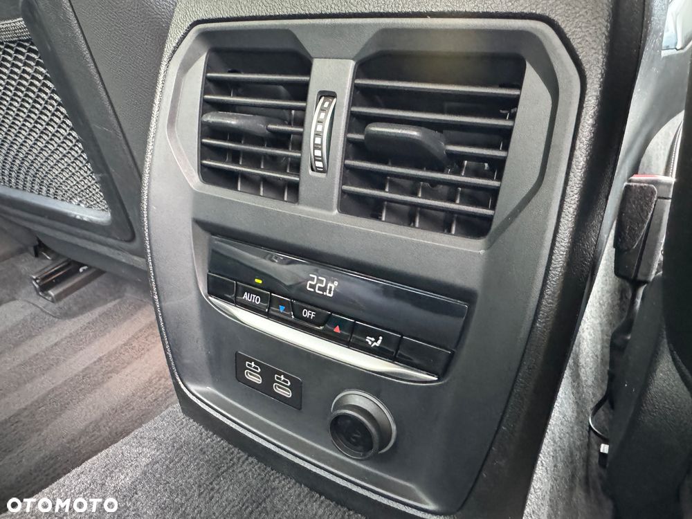 BMW Seria 3 318d Sport Line - 24