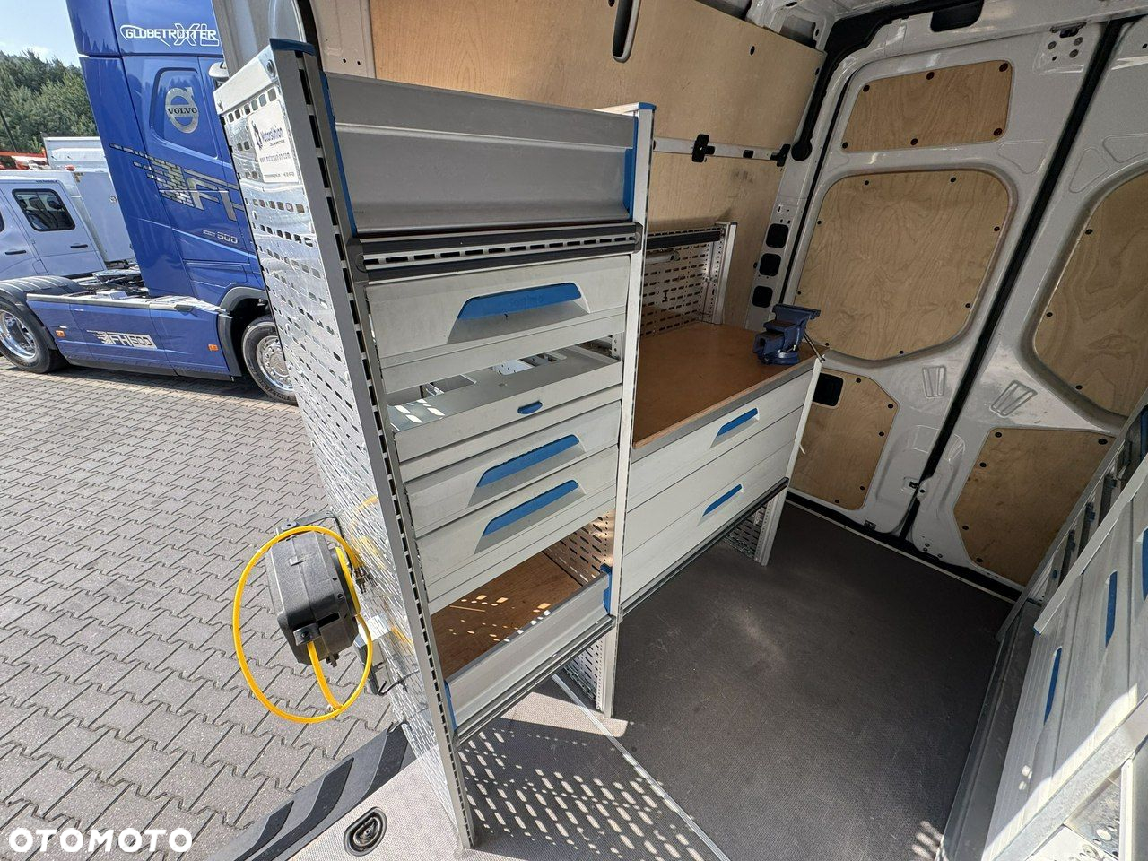 Mercedes-Benz Sprinter - 24