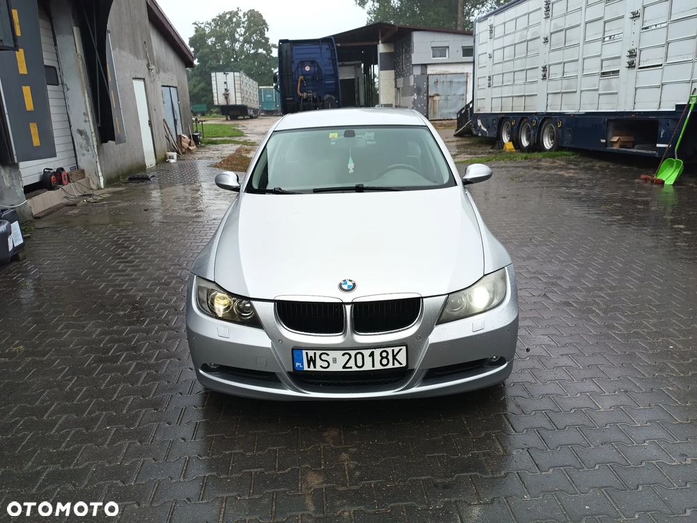 BMW Seria 3 330i - 3