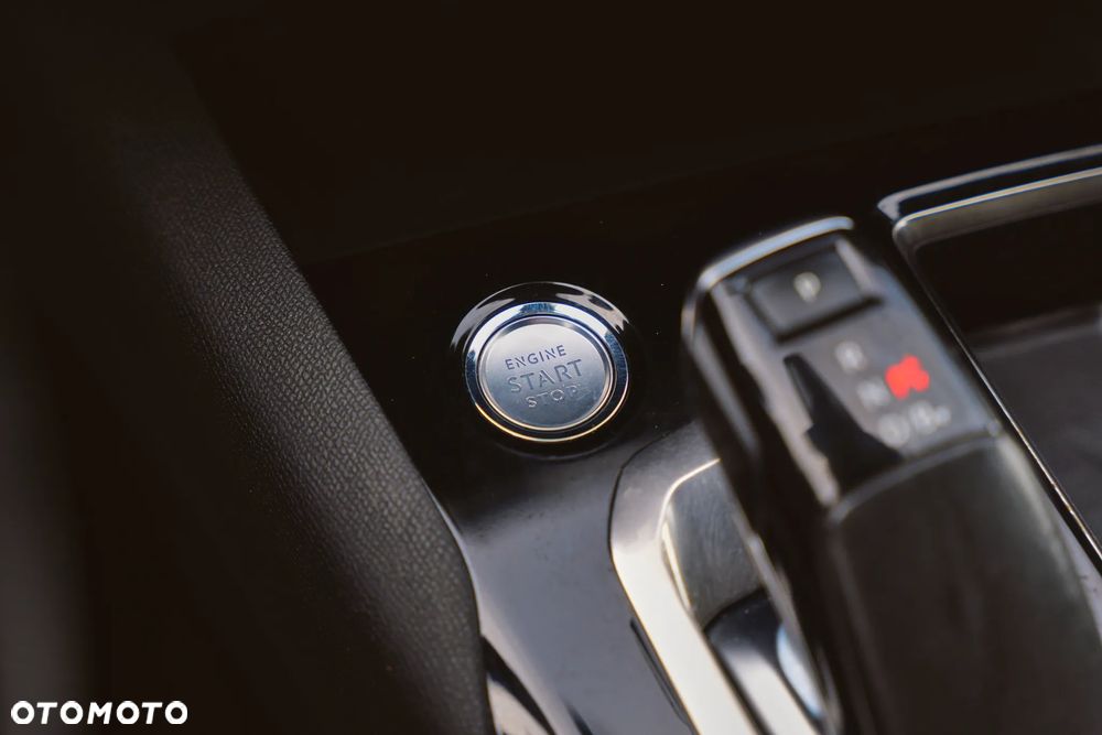 Peugeot 3008 225 e-EAT8 GT - 25