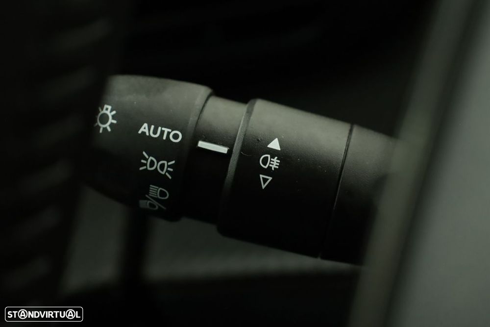 Peugeot 2008 1.2 PureTech Allure - 17
