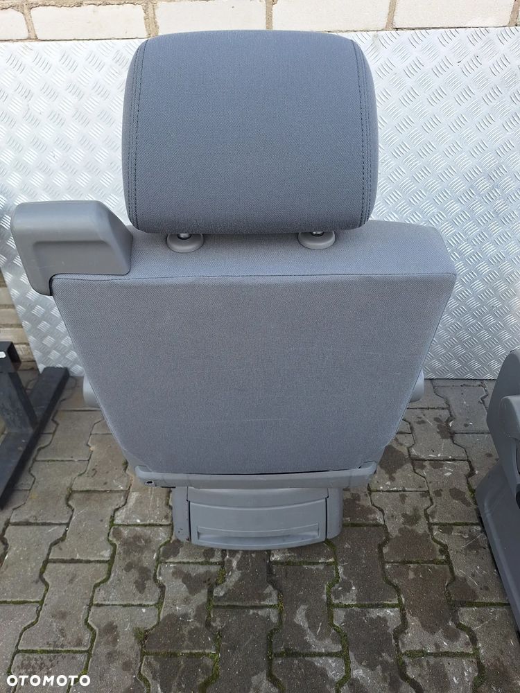 FOTEL OBROTOWY VW T5 MULTIVAN - 9