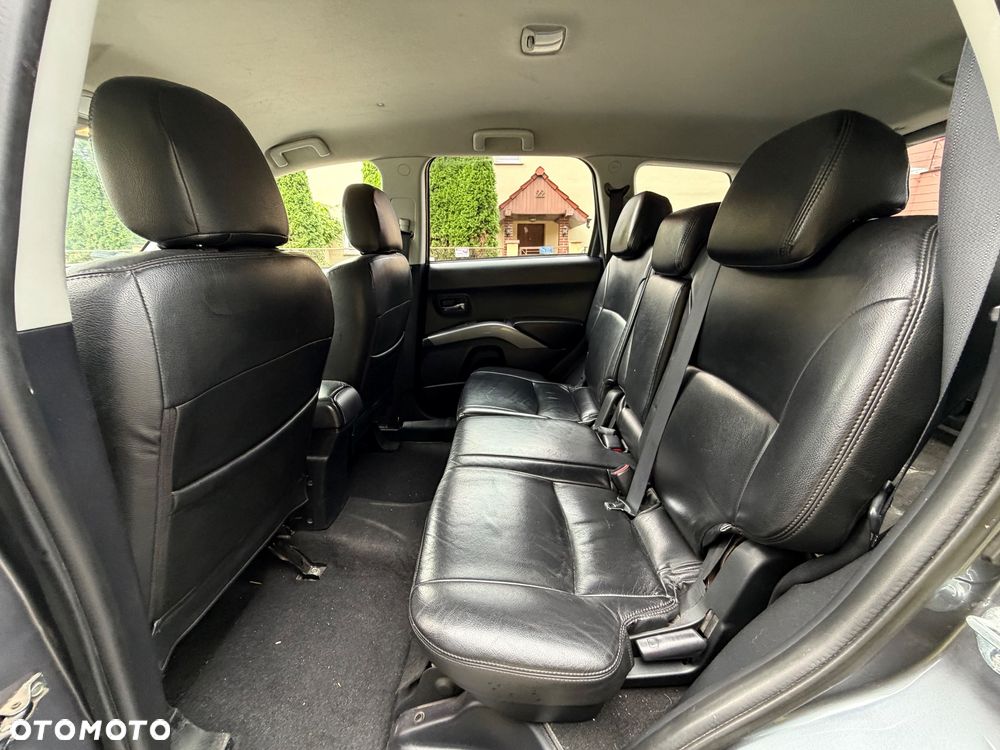 Mitsubishi Outlander 2.0 DID Instyle NAVI - 17