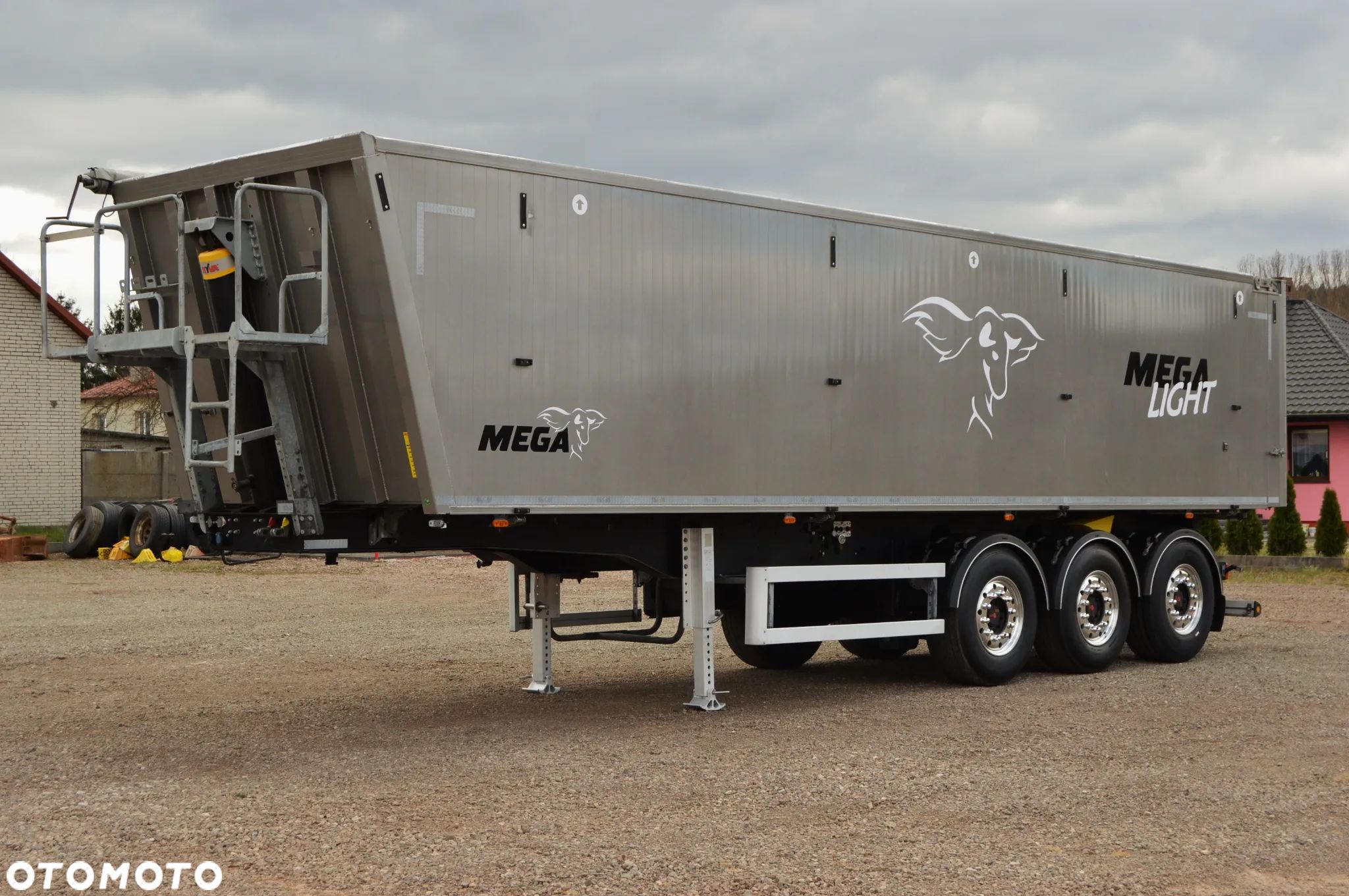 Mega / BENALU /  5700 kg / 45 m3 !!! - 1