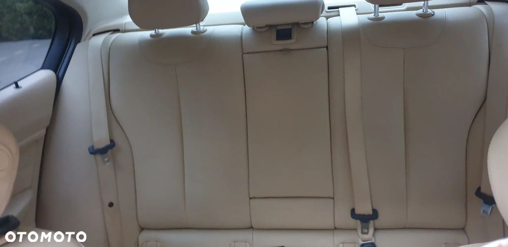 BMW Seria 3 328i Luxury Line - 15