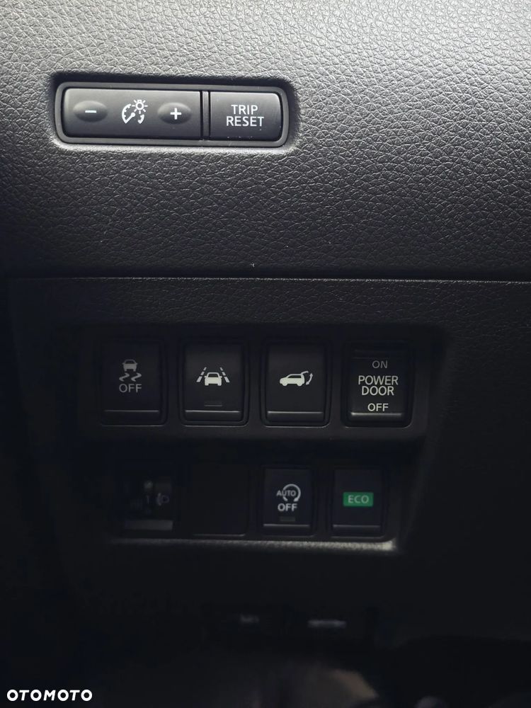 Nissan X-Trail 2.0 dCi ALL-MODE 4x4i Xtronic Tekna - 32