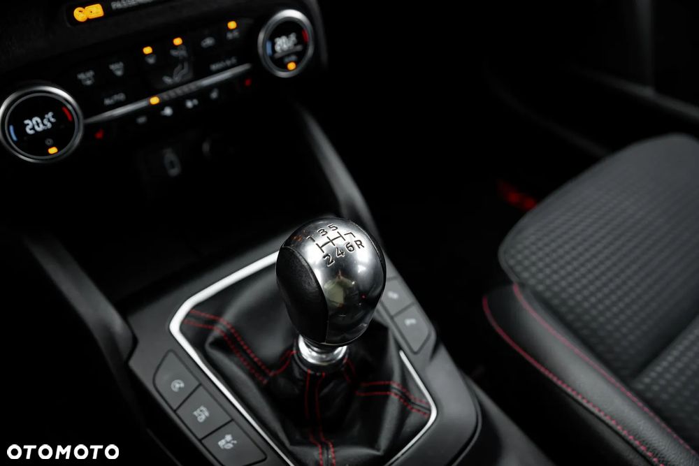 Ford Focus 1.0 EcoBoost Start-Stopp-System ST-LINE STYLE - 37