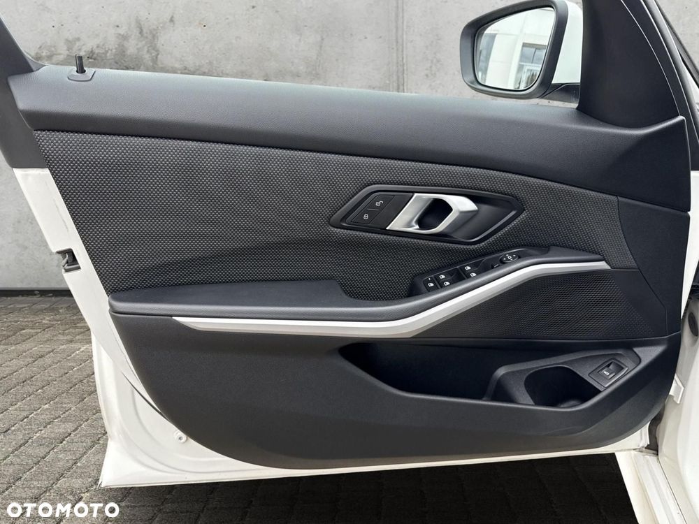 BMW Seria 3 318i Advantage - 17