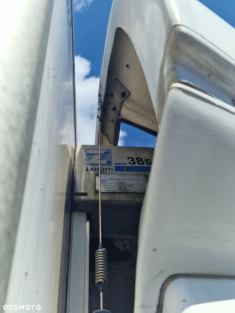 Mercedes-Benz Sprinter - 12