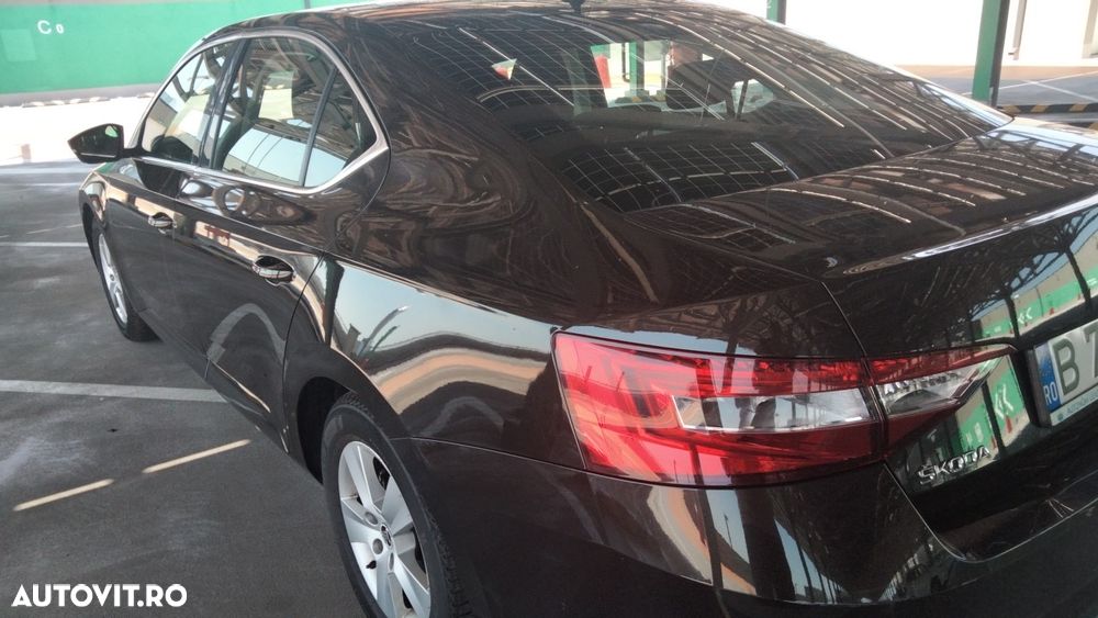 Skoda Superb 2.0 TDI DSG Ambition - 1