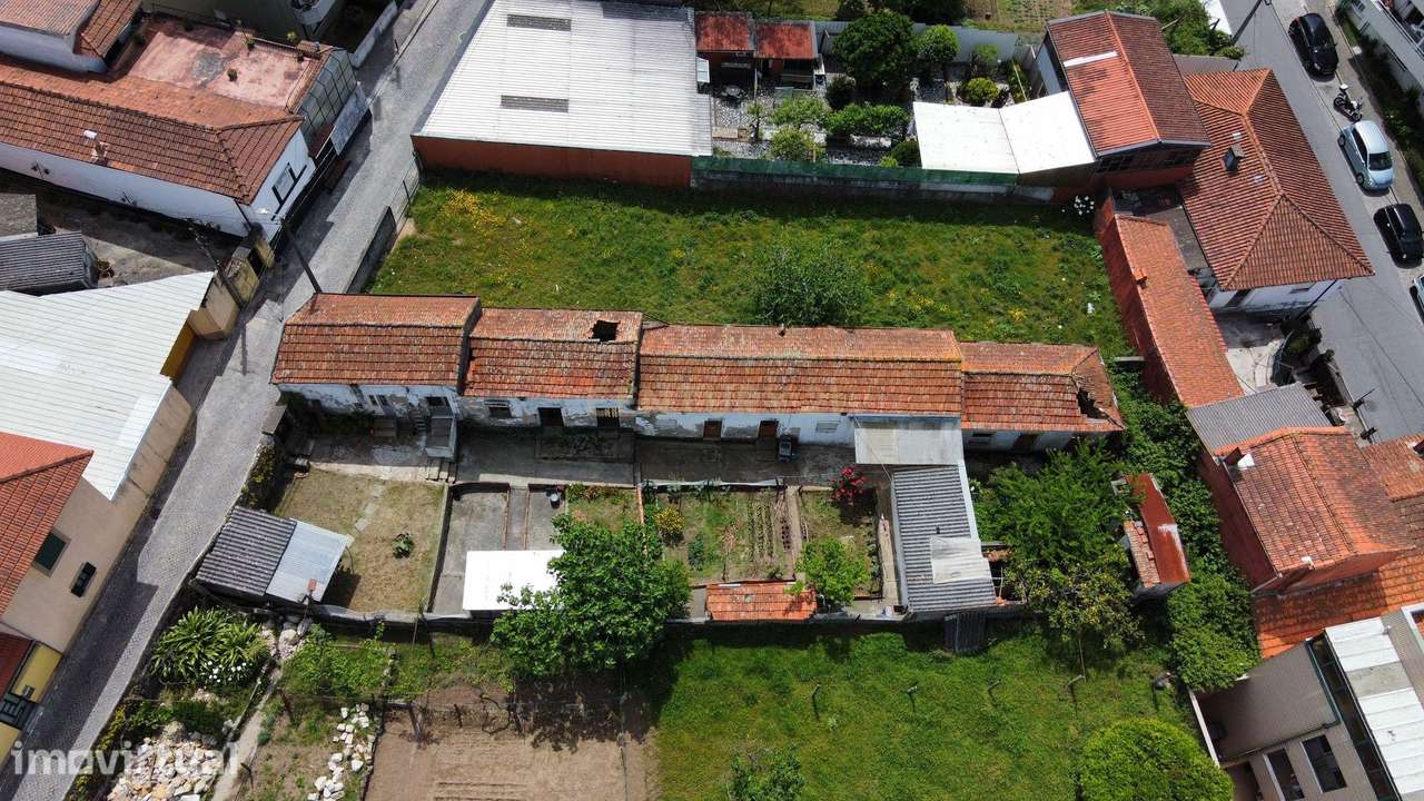 Conjunto de 5 Moradias para Reabilitar com Garagem e Jardim em Localiz - Grande imagem: 3/22