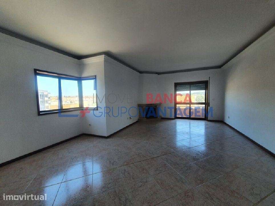 APARTAMENTO T2 C/VARANDA - RIO TINTO, GONDOMAR - Grande imagem: 3/13