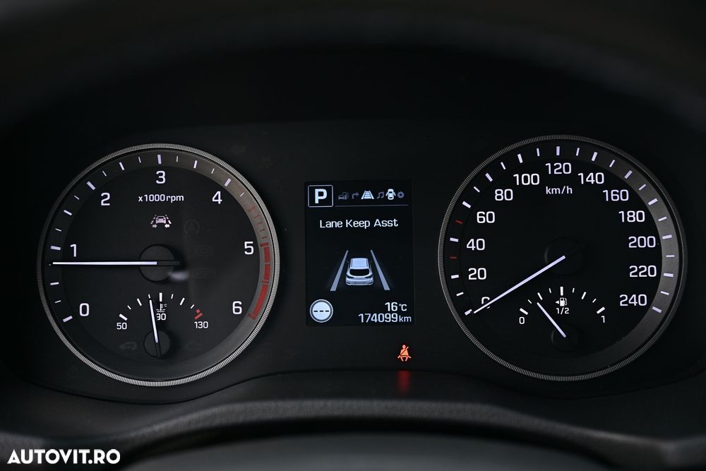 Hyundai Tucson 2.0 CRDI 4WD Automatik Style - 24