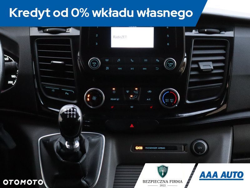 Ford Tourneo Custom - 13