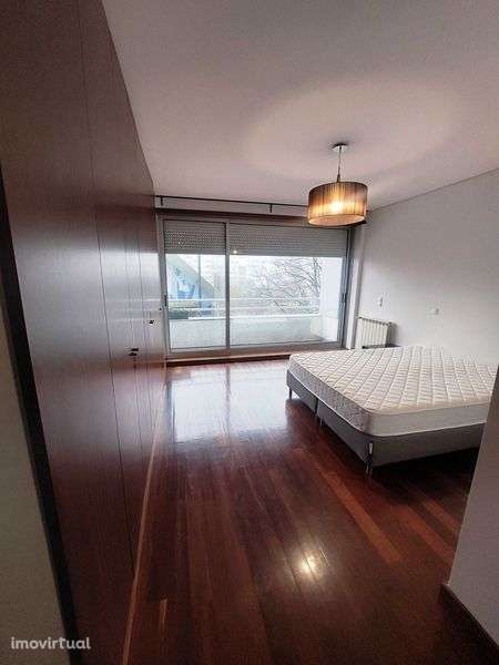 T3 com 150 m², 3 suites e 3 lugares de garagem / Porto - Asprela - Grande imagem: 4/12