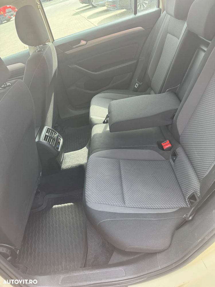 Volkswagen Passat 2.0 TDI (BlueMotion Technology) Comfortline - 9