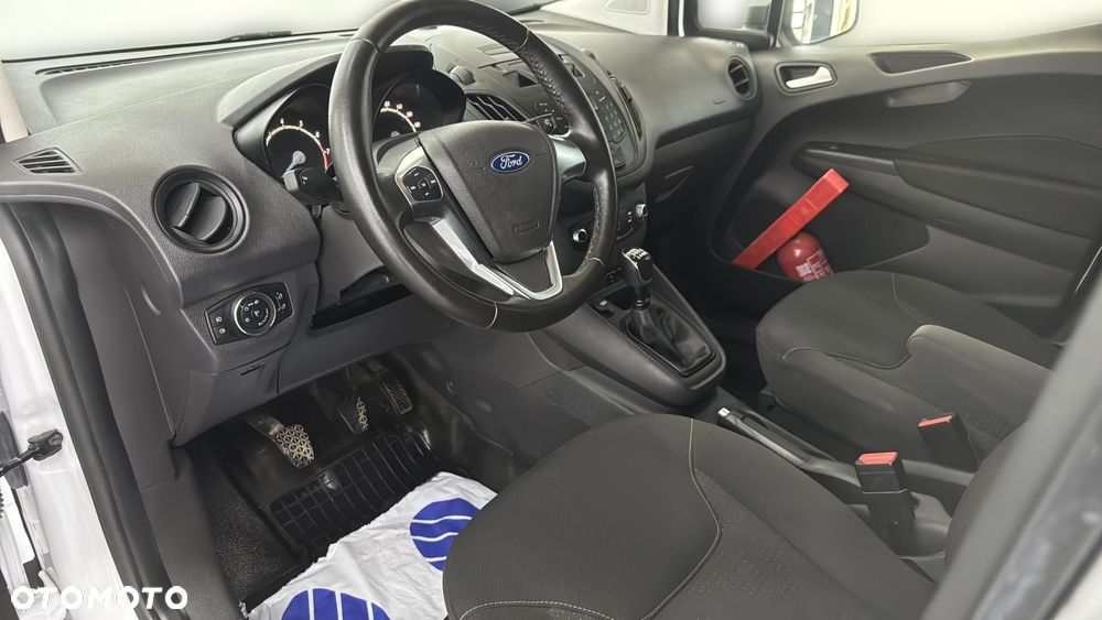 Ford Transit Courier - 10