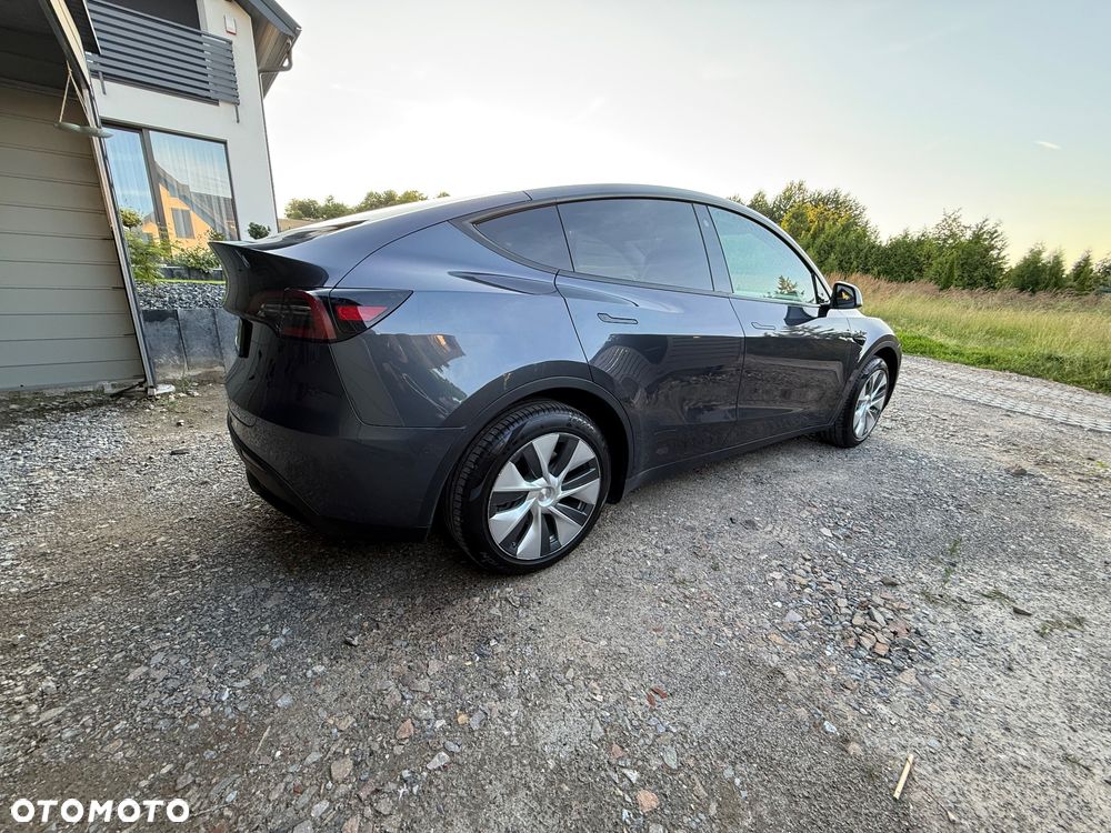 Tesla Model Y Long Range Dual Motor AWD - 12