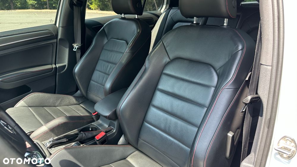 Volkswagen Golf - 15