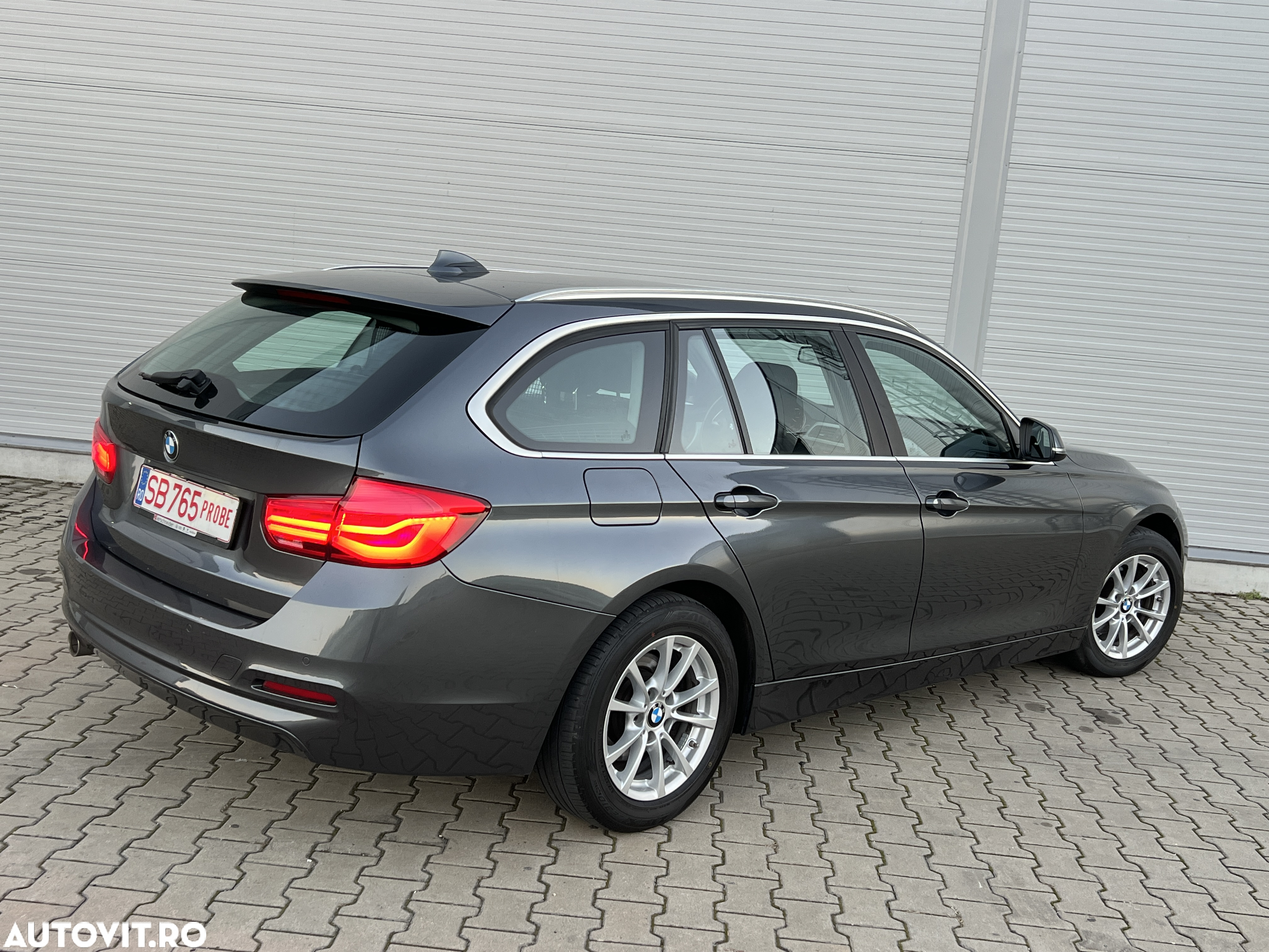 BMW Seria 3 318d Touring Advantage - 3