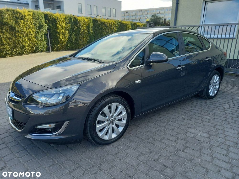 Opel Astra 1.4 150 Jahre - 11