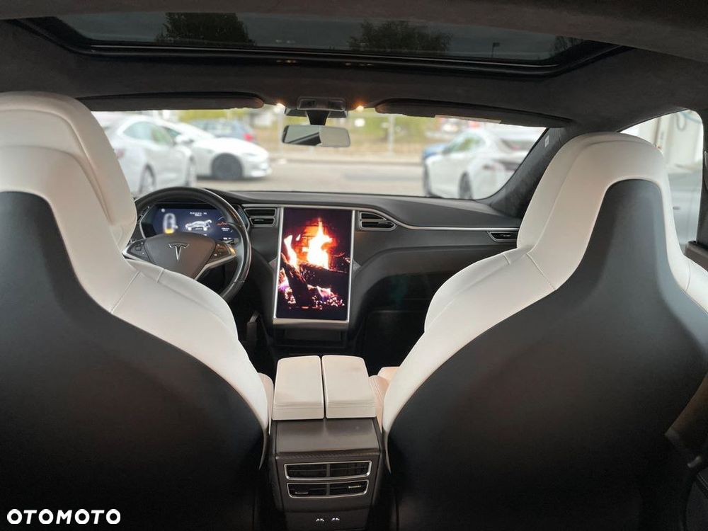 Tesla Model S - 11