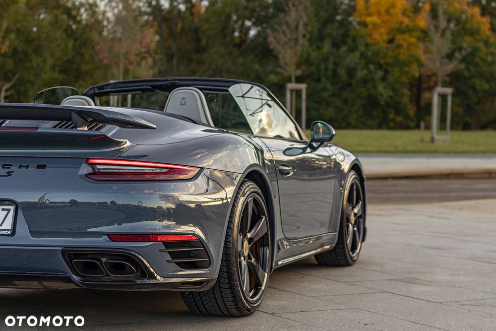 Porsche 911 Turbo S Cabrio - 19