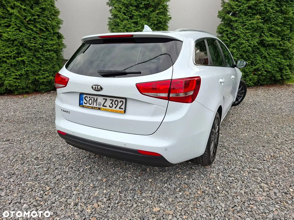 Kia Ceed 1.6 GDI DCT SW Platinum Edition - 3