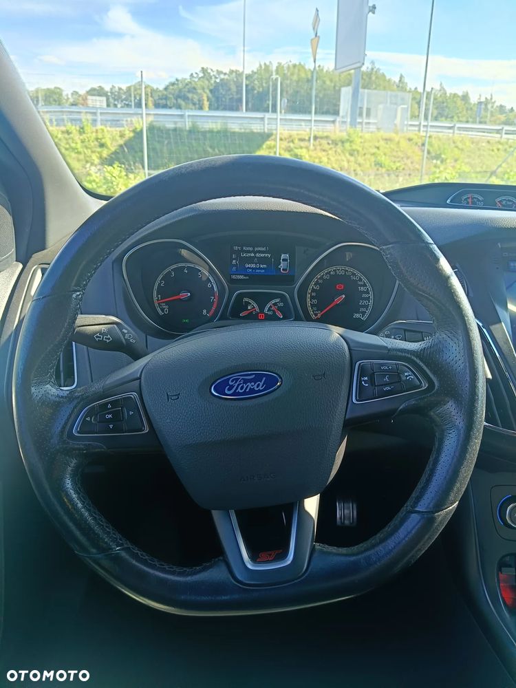 Ford Focus ST - 24