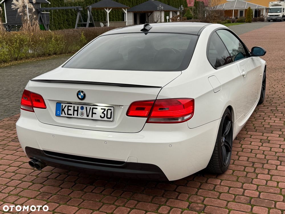 BMW Seria 3 330d M Sport Edition - 12