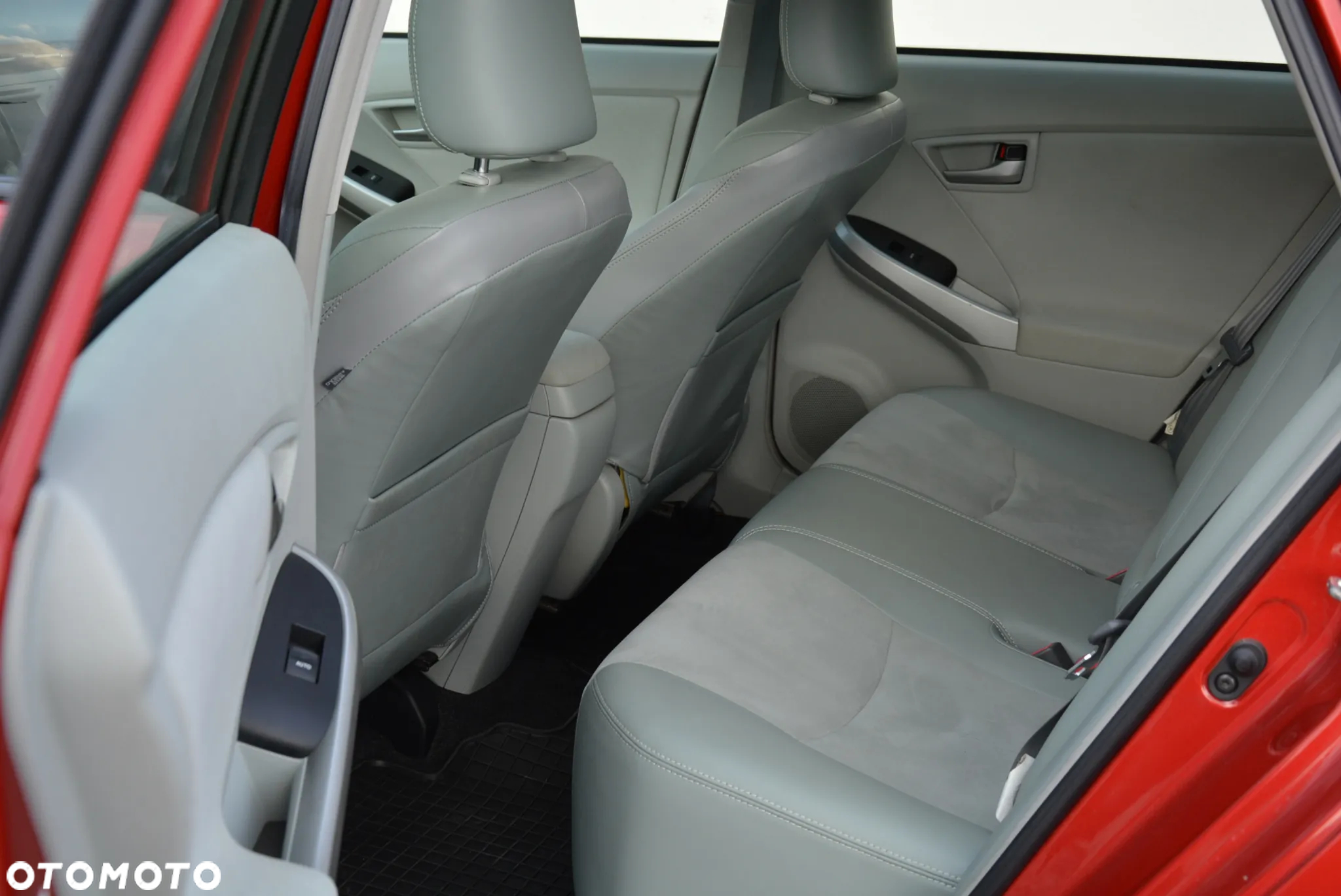 Toyota Prius 1.8 HSD Premium - 28
