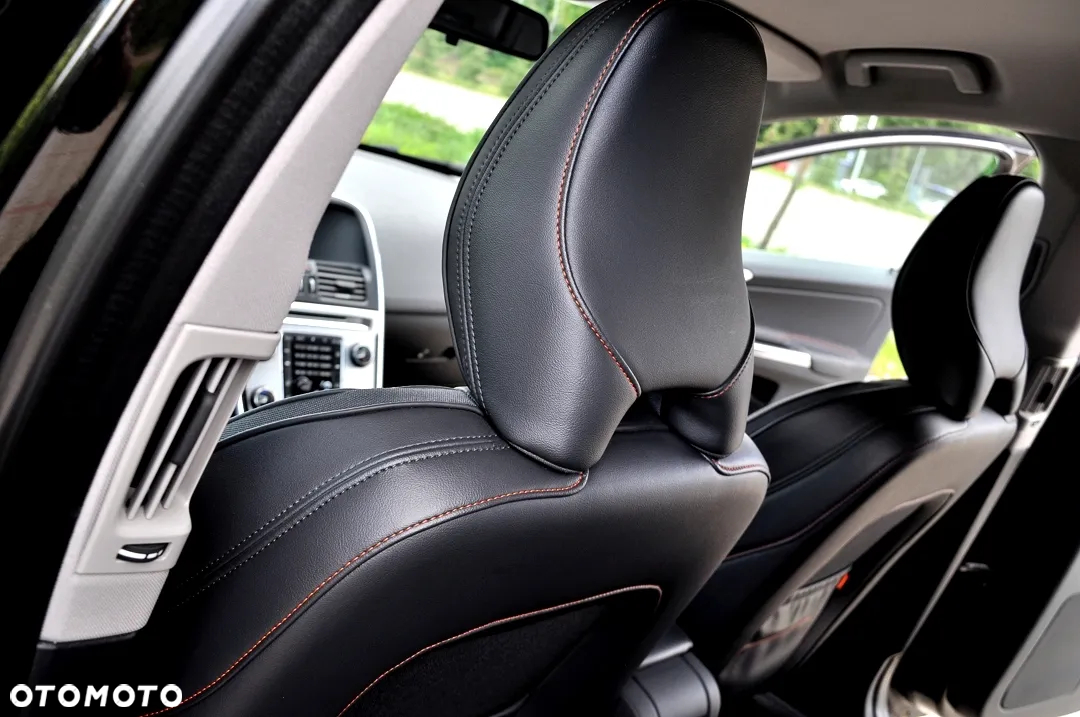 Volvo XC 60 D3 Drive-E Ocean Race - 21