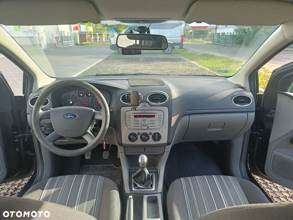 Ford Focus 1.6 Ambiente - 17