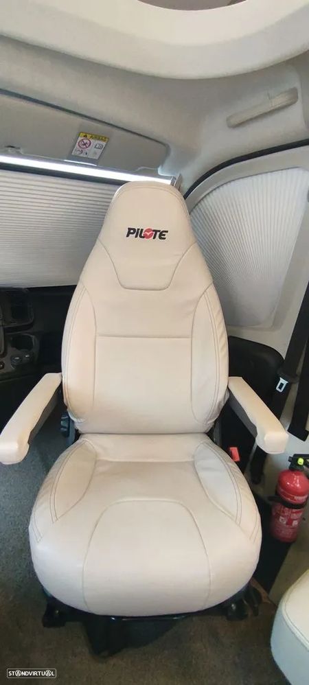 Pilote Expression P746C - IVA descriminado - C. central - Cx. AT9 - 24